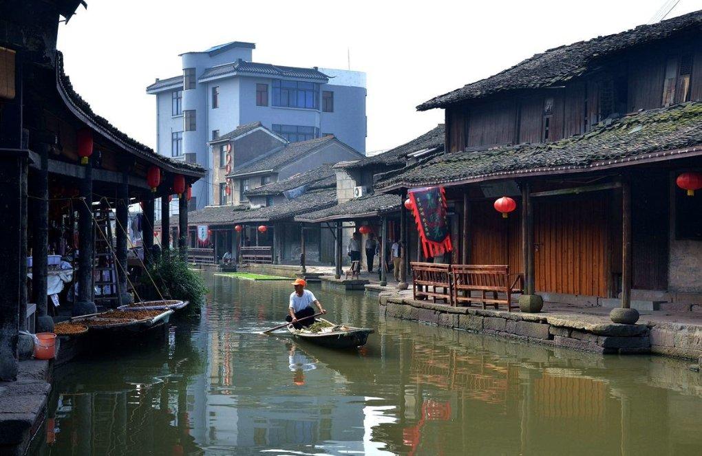 广西两教师冲进火场20分钟救出6人,他们因此获得了怎样的奖励?-有问必答平台专家在线解答